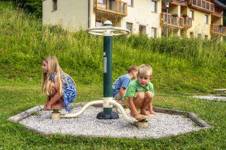 SNOVIŠKO POLETJE 2026 Zunanji bazeni odprti, sezona pa se začenja s Skokom v poletje (1)